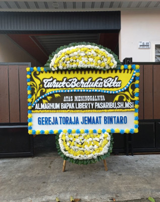 Papan Bunga Duka di Daha Selatan